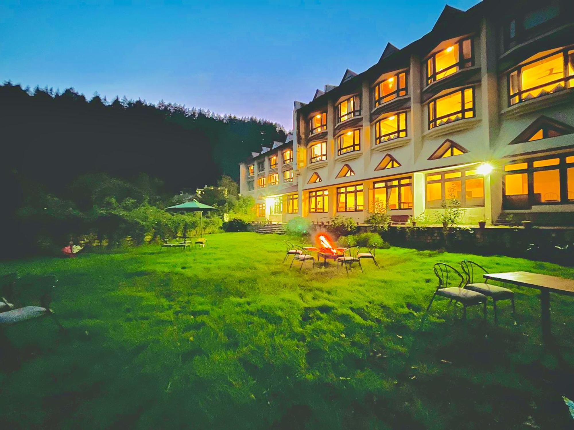 Sagar Resort !! Mountain View ! Luxury Stay ! Family Resort ! Private Parking ! Near Mall Road Manāli Eksteriør bilde